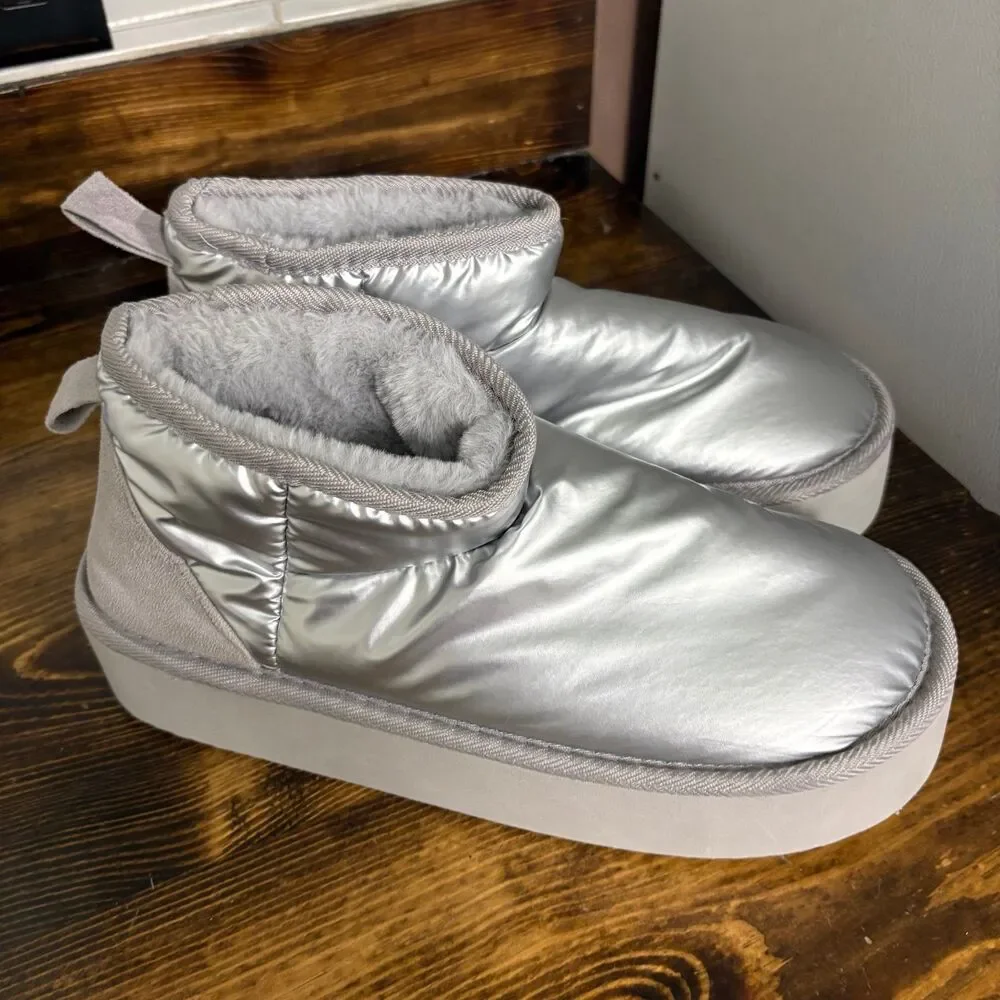Steve Madden‎ Silver Metallic Puffer Boot Size 9/10